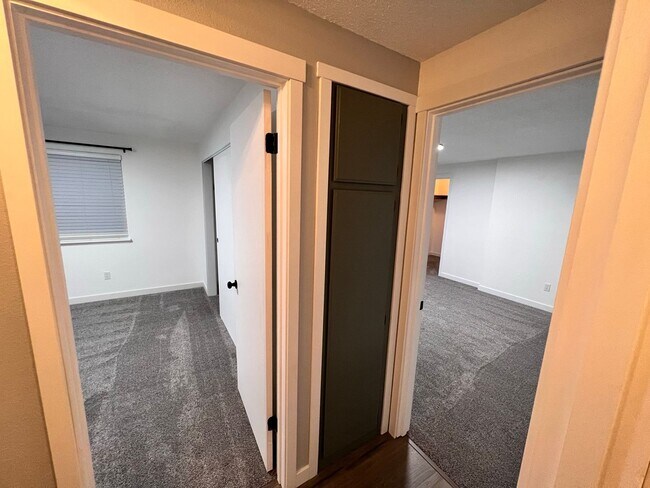 Building Photo - Duplex Must See Stunning Updated 2BR/1BA/1 car garage Avail. June 5th