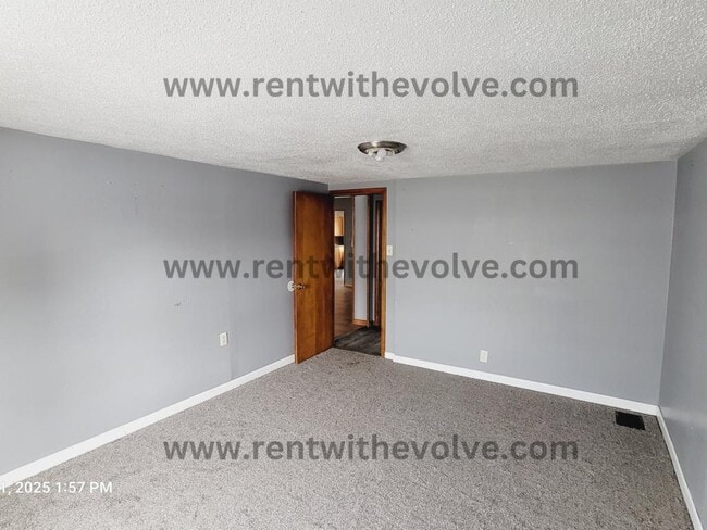 Building Photo - 337 S Indiana St