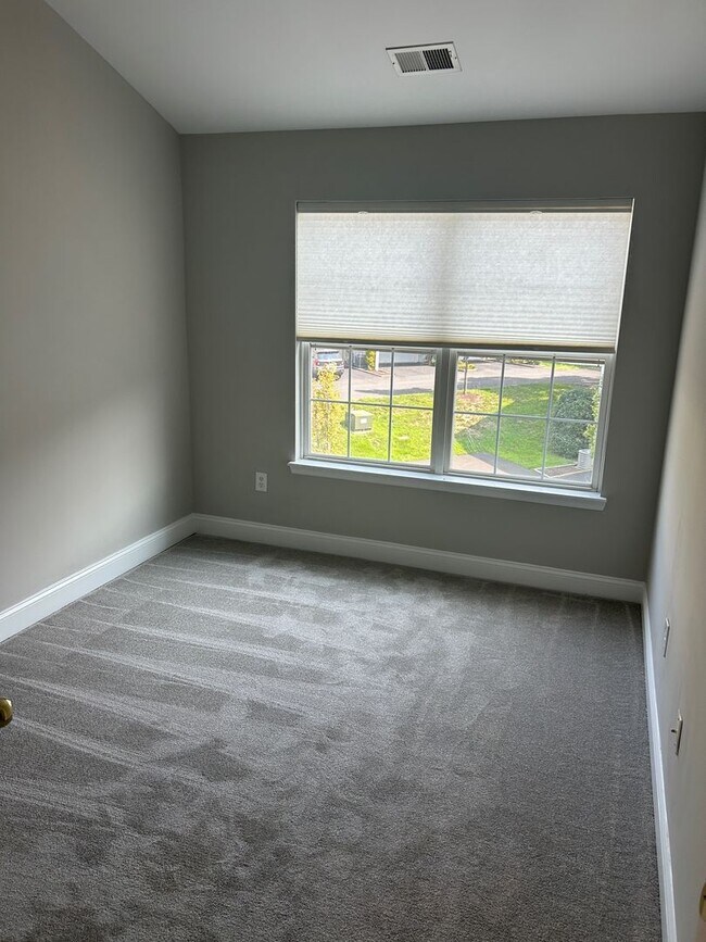 Building Photo - Clarksburg Townhouse