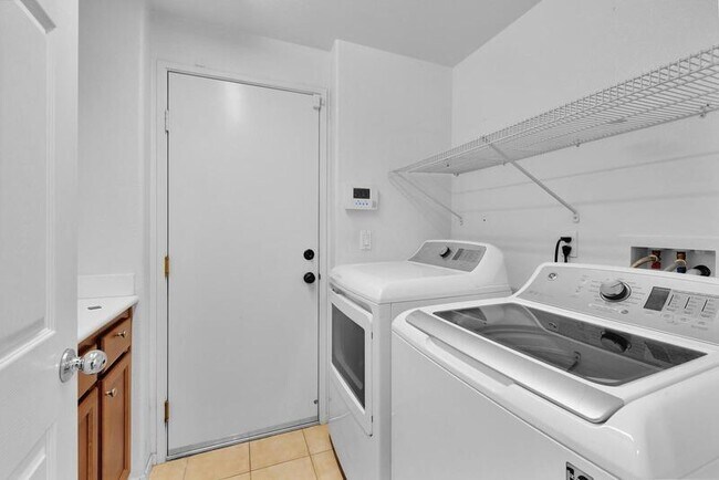 Building Photo - 1423 Caminito Garibay