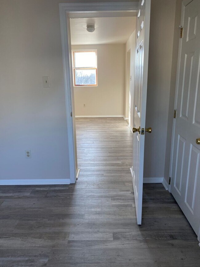 Building Photo - 916 Chester Pike