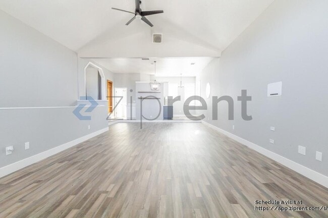 Building Photo - 5912 Laguna Villa Way