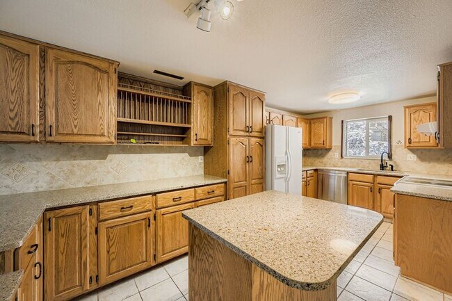 Building Photo - 1109 Panorama Dr