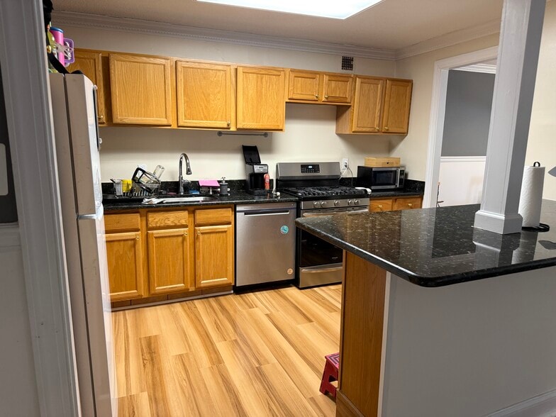 Kitchen - 11801 Rockville Pike