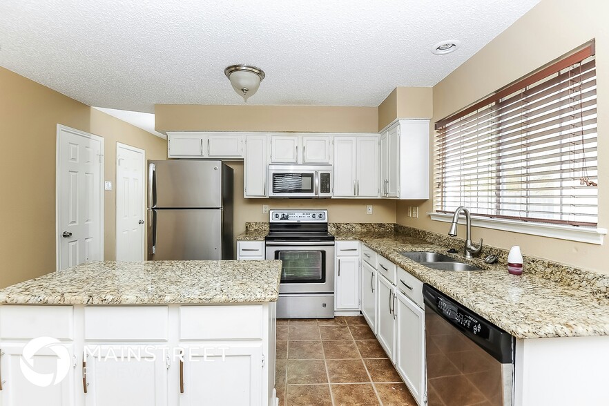 Building Photo - 2411 Bennington Dr