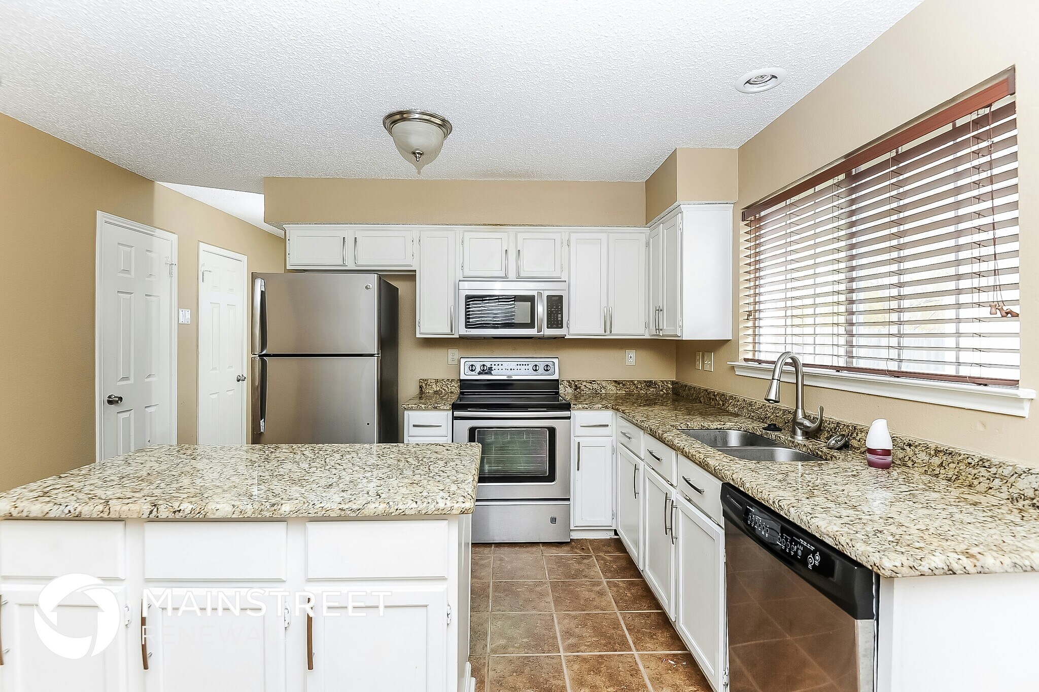 Building Photo - 2411 Bennington Dr