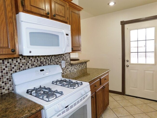Building Photo - 4813 Woodview Dr