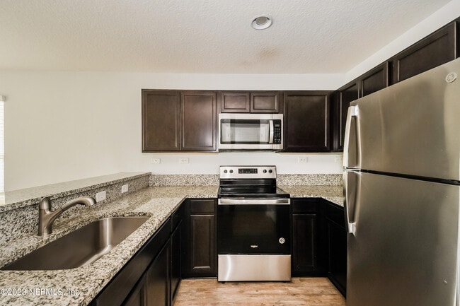 Building Photo - 570 Eiseman Wy