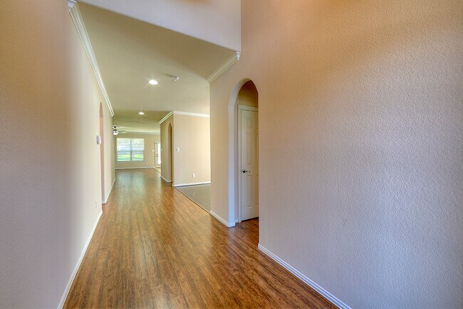 Building Photo - 10 Quillwood Pl