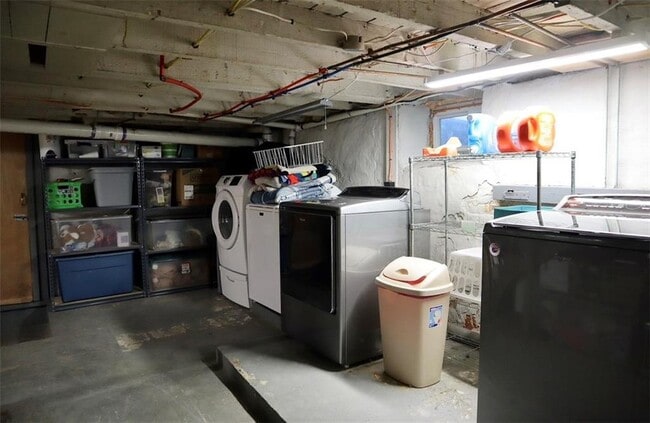 Building Photo - 23 Knight St