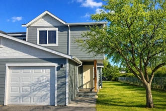 Building Photo - Bright & Convenient Townhouse Living!