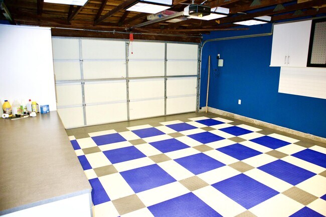 Building Photo - 26665 Whitehorn Dr
