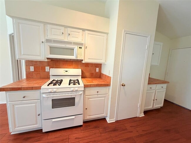 Building Photo - 1703 Hatch Rd