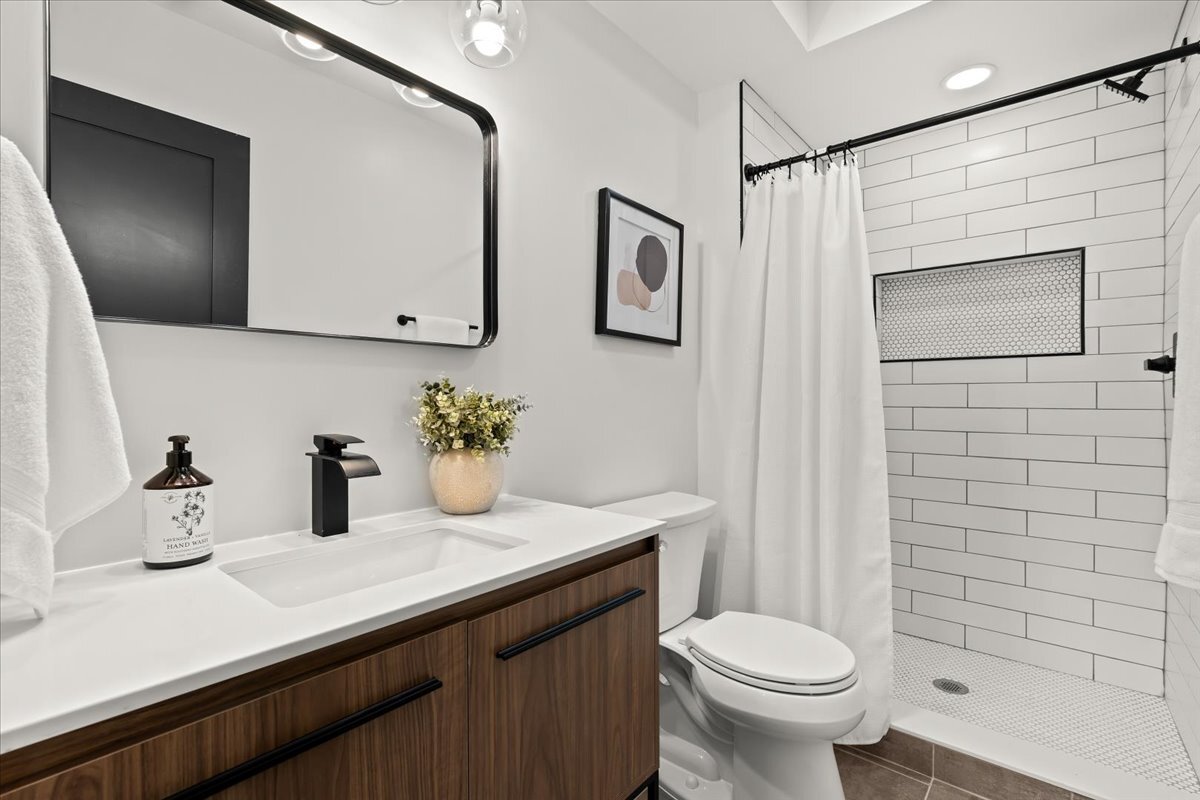 Building Photo - 40526 Woodside Dr
