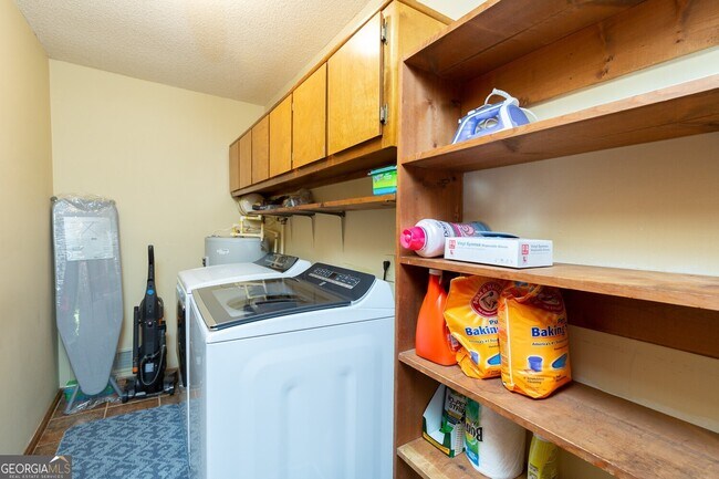 Building Photo - 3915 Stone Creek Cir