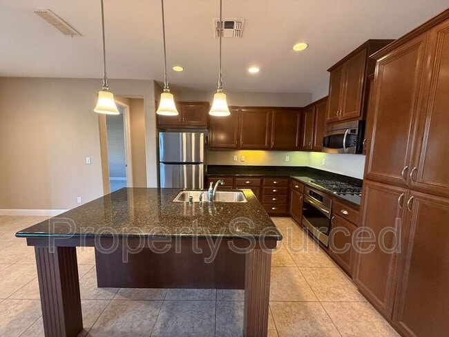 Building Photo - 2223 Ravenbrook Ln