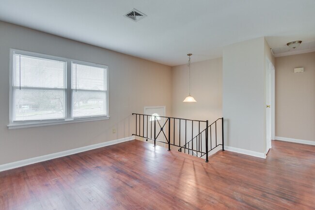 Building Photo - 2208 Bungalow Rd