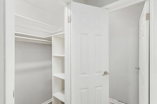 Building Photo - 639 Riverview Dr