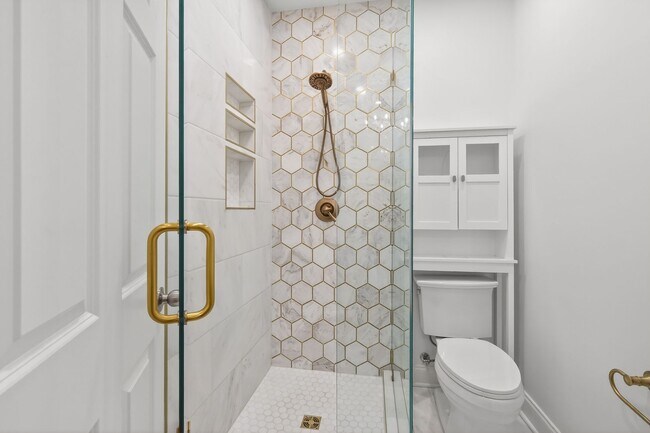 Building Photo - Beautiful 6BR Executive Brentwood Home with Pool