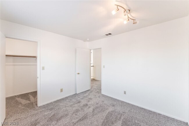 Building Photo - 4492 E Mesa Vista Ave