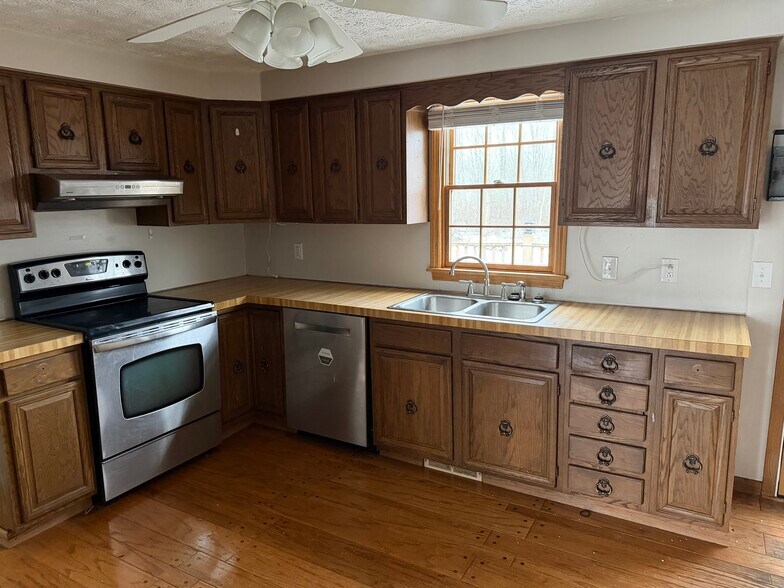 Building Photo - 114 Hillcrest Acres