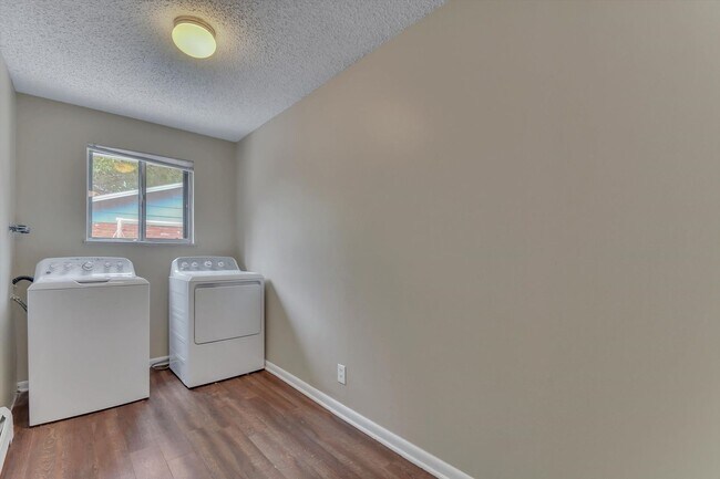 Building Photo - Beautiful, Bright & Move-In Ready Ranch in Desirable West Arvada