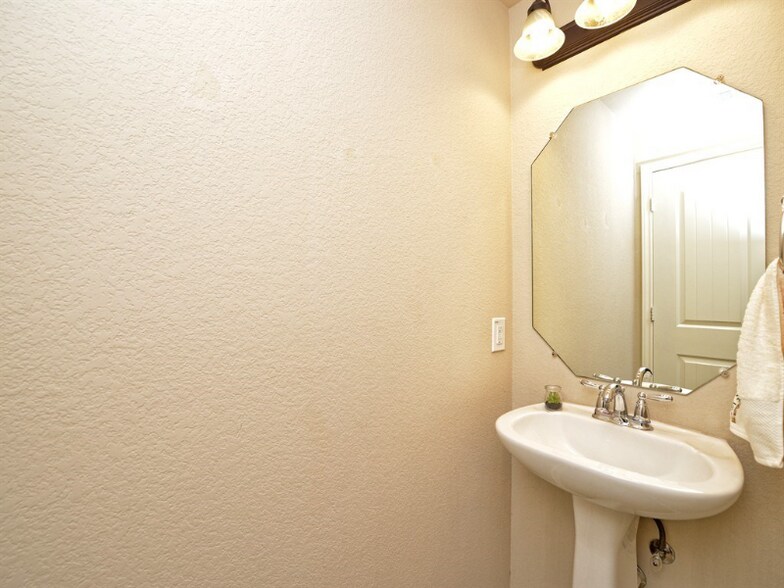 Building Photo - 8725 White Ibis Dr