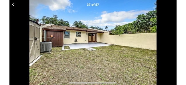 Building Photo - 13804 Kendale Lakes Dr