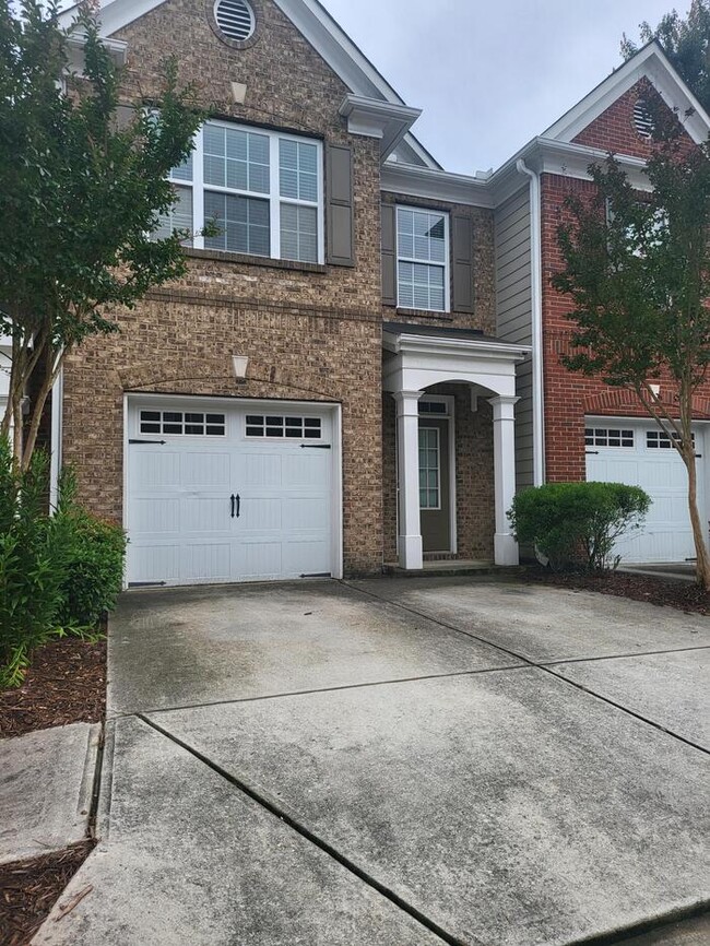 Building Photo - 3 Bedroom Townhouse