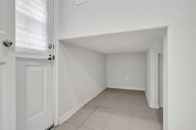 Building Photo - 10231 West Palm Lake Drive