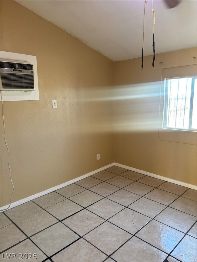 Building Photo - 1118 Laurel Ave