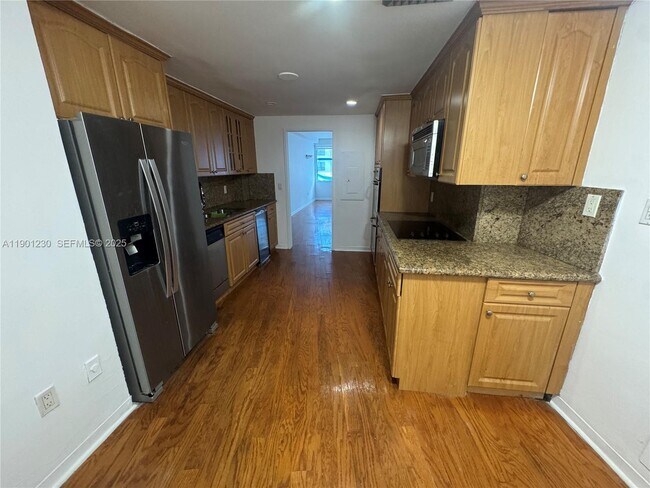 Building Photo - 5255 Collins Ave