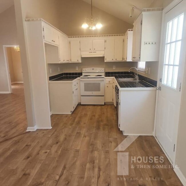 Building Photo - 403 Fairdale Dr