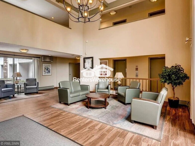 Building Photo - 1601 N Innsbruck Dr