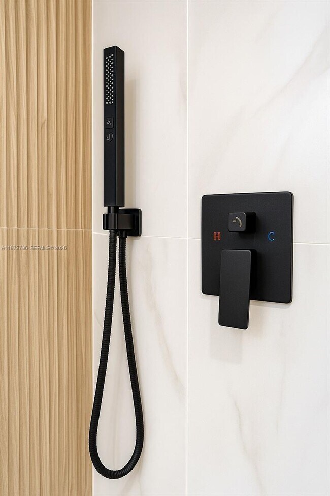 Building Photo - 1399 NE 38th St