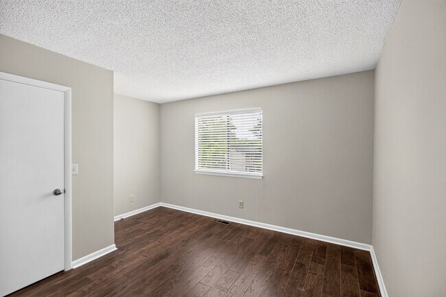 Building Photo - 8471 Yadkin Cir