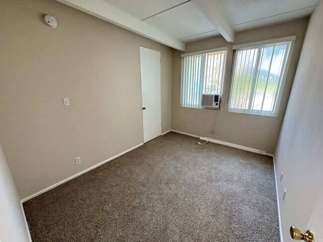 Building Photo - 11500 Rochester Ave