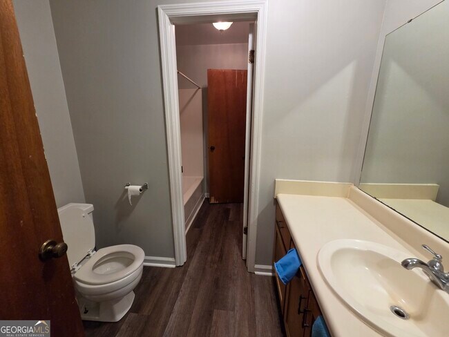 Building Photo - 425 Admiral's Walk Dr
