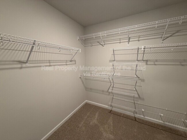 Building Photo - 907 Elderberry Wy