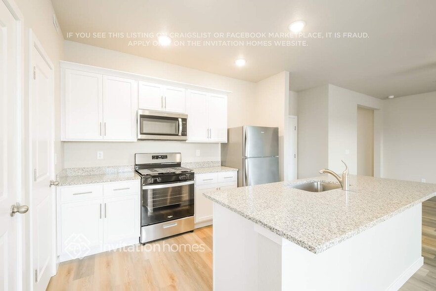 Building Photo - 7220 Dolores Ave