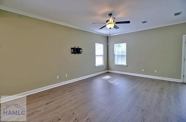 Building Photo - 587 Fairview Cir