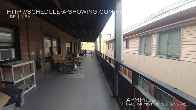 Building Photo - 2603 6th Ave