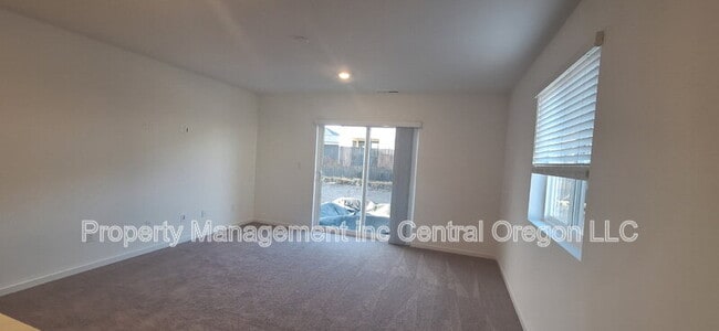 Building Photo - 1349 NE Cobbleridge Lp