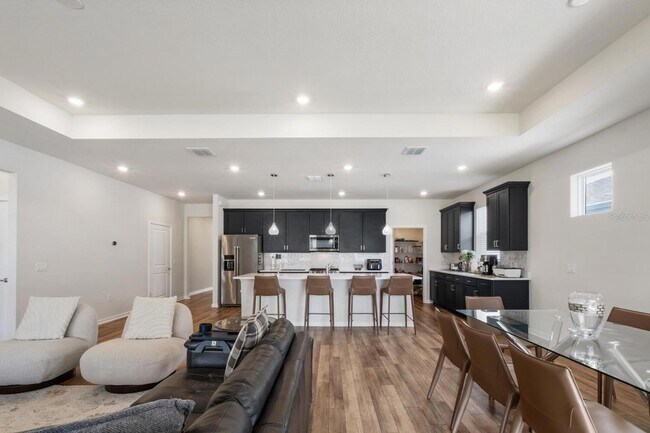 Building Photo - 13673 Fresh Ivy St