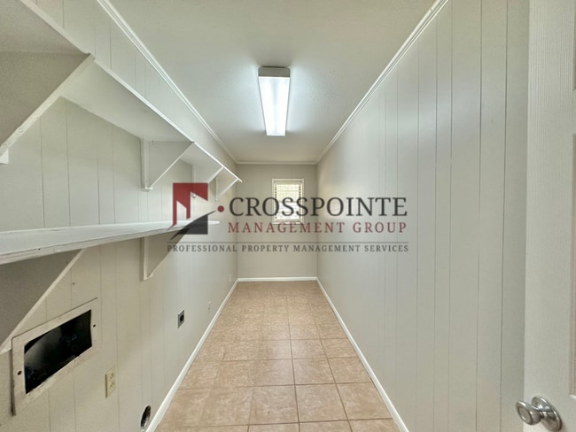 Building Photo - COMING SOON! 3 Bedroom 2 Bath in Flint!