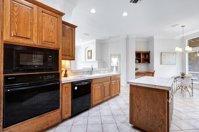 Building Photo - 26 Silverhorn Dr