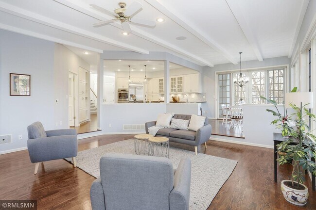 Building Photo - 14888 Pondview Cir