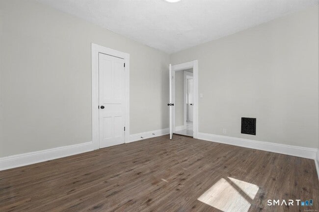 Building Photo - 725 Beechwood Ave