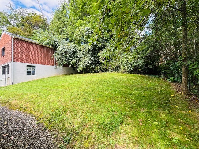 Building Photo - 307 Ellett Rd