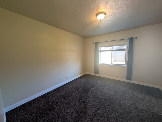 Building Photo - 400 S Curtis Rd